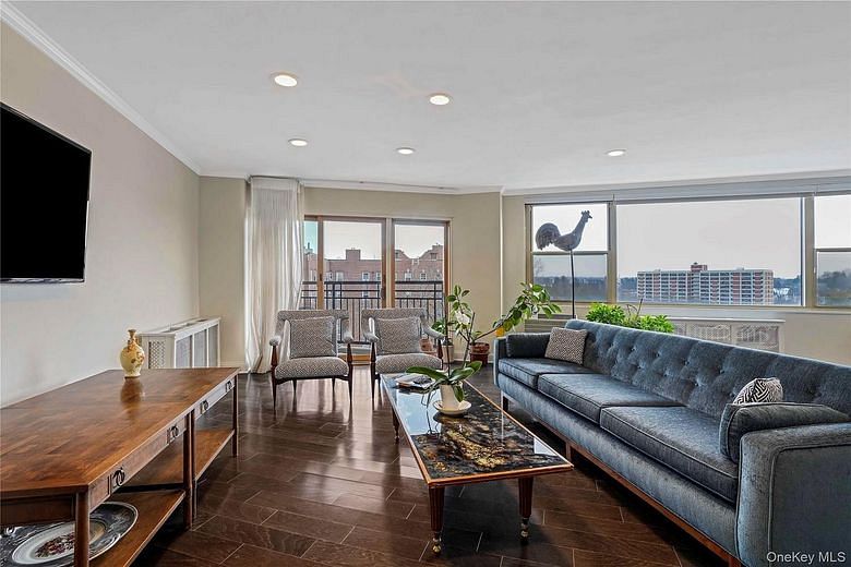 12 Old Mamaroneck Avenue #6C