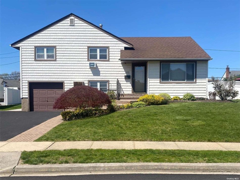 Image 1 of 23 for 12 Pembroke Drive in Long Island, Massapequa, NY, 11758