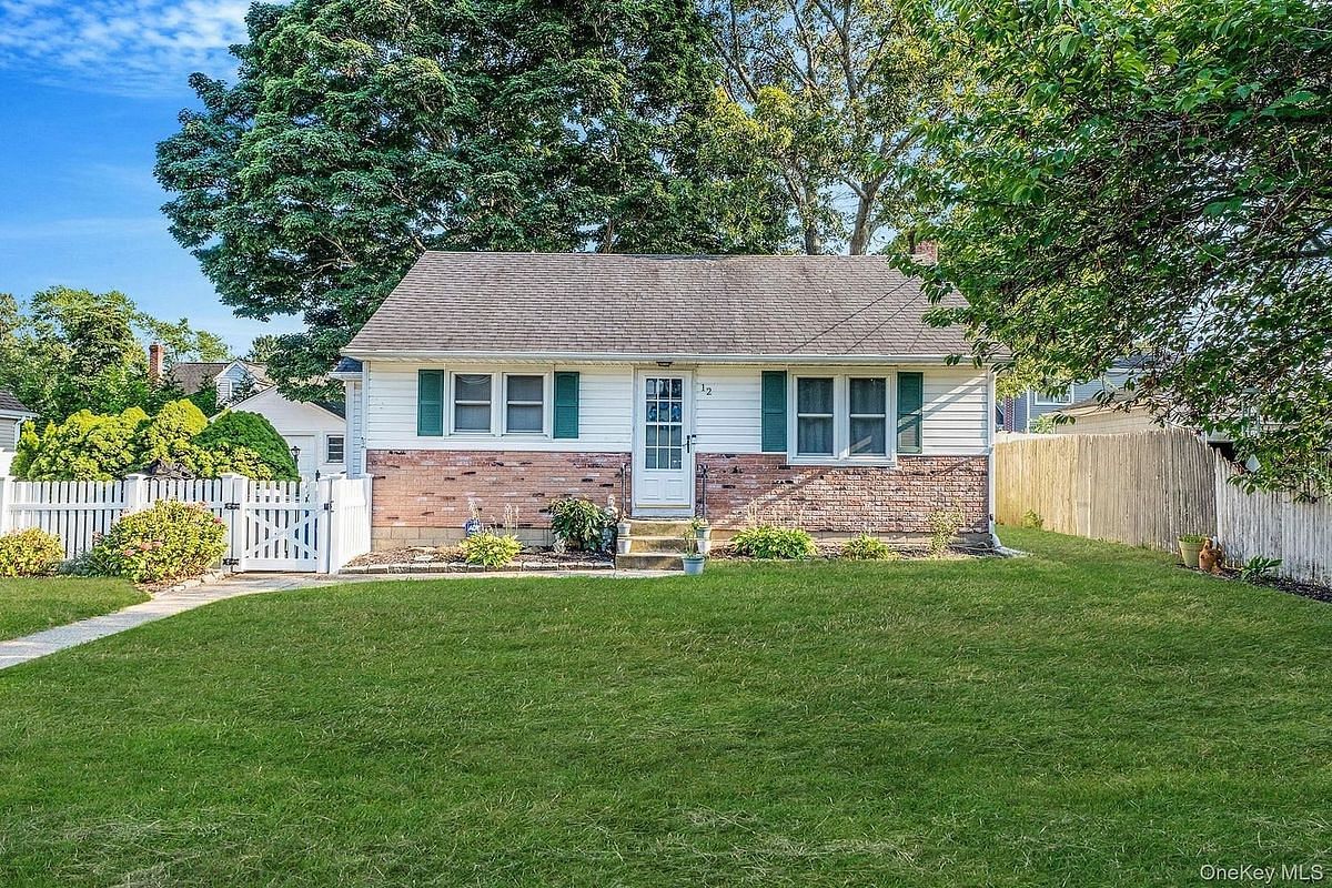 Image 1 of 24 for 12 Virginia Street in Long Island, Brookhaven, NY, 11720