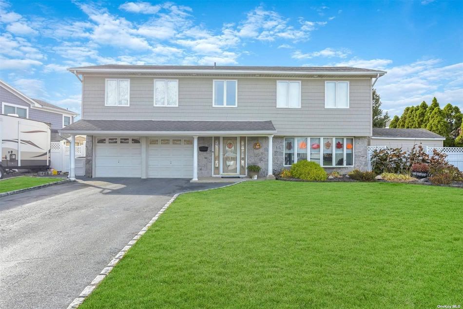 Image 1 of 32 for 120 Anchorage Drive in Long Island, West Islip, NY, 11795