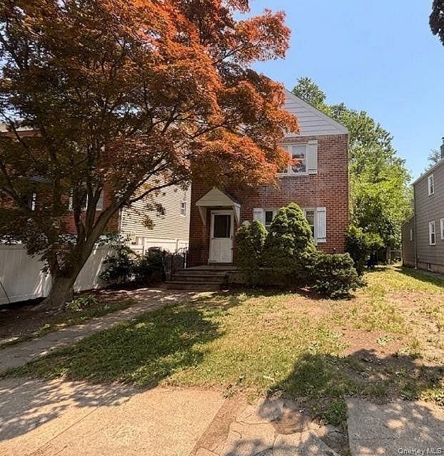 120 Clunie Avenue