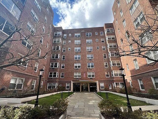 120 Hartsdale E Avenue #7F