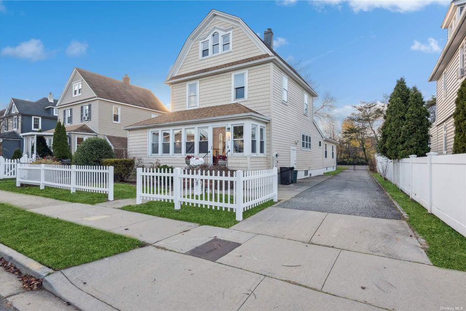 Image 1 of 36 for 120 N Forest Avenue in Long Island, Rockville Centre, NY, 11570