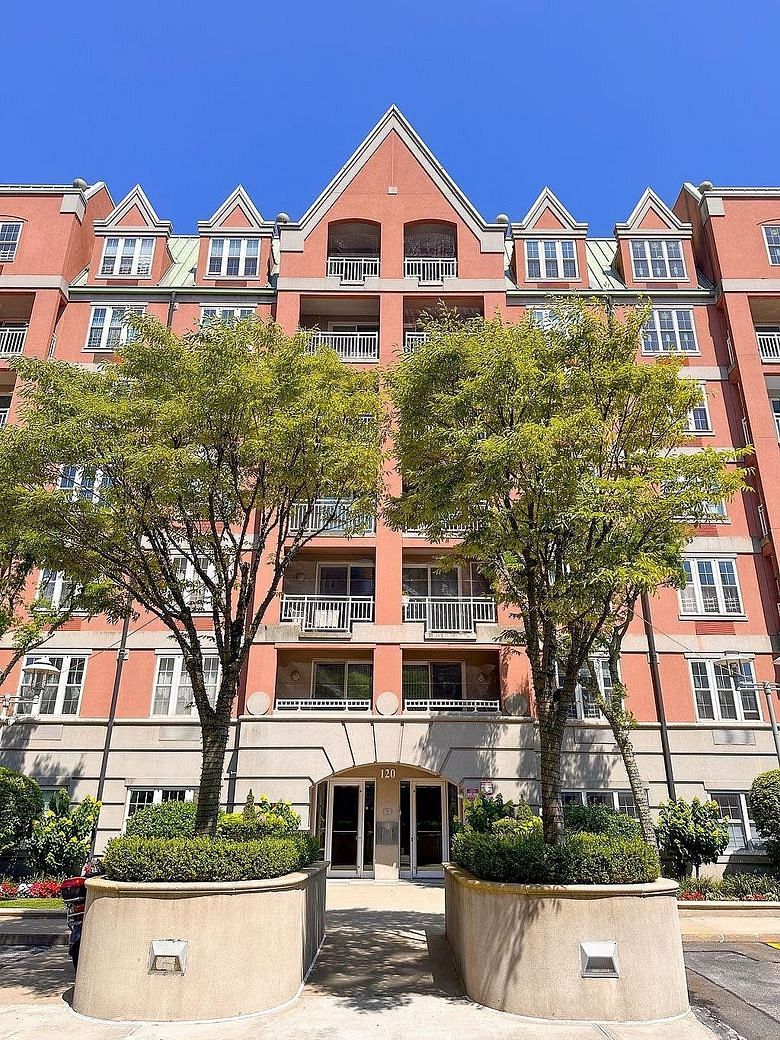 120 Oceana Drive W #4B