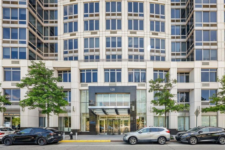 120 Riverside Boulevard #10T