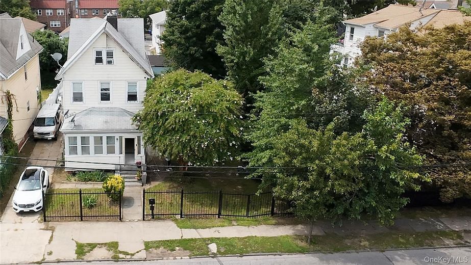 120 S 11th Avenue