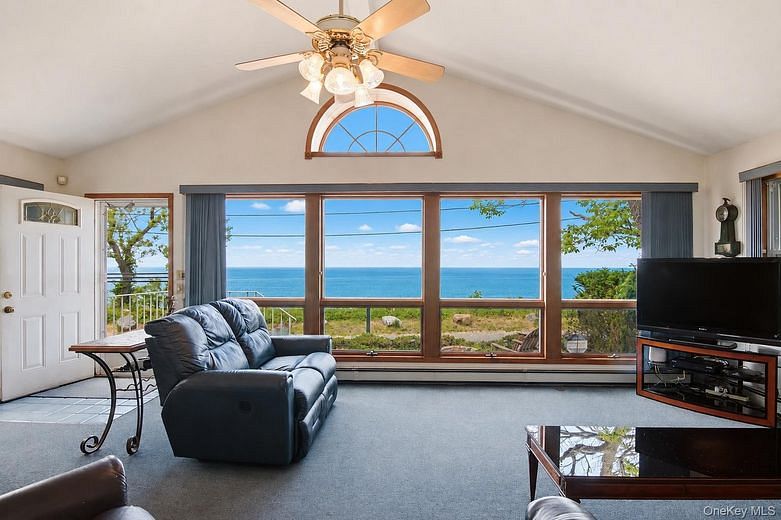120 Soundview Drive