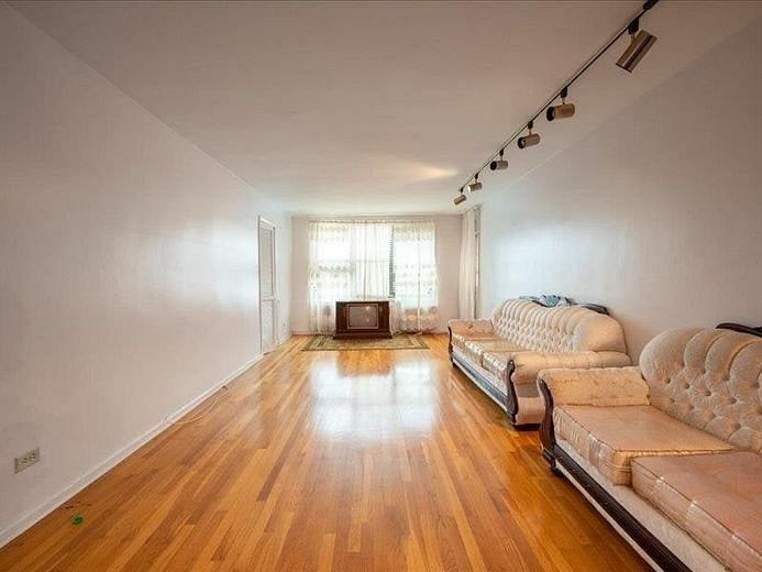 1200 E 53 Street #4S