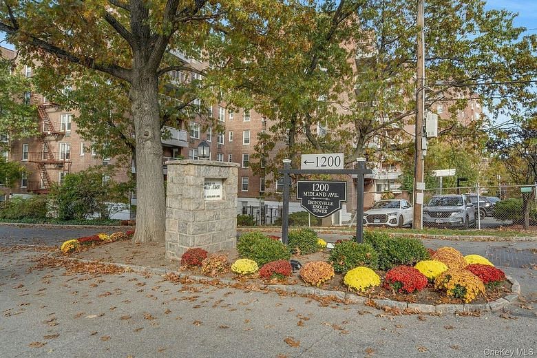 1200 Midland Avenue #8f