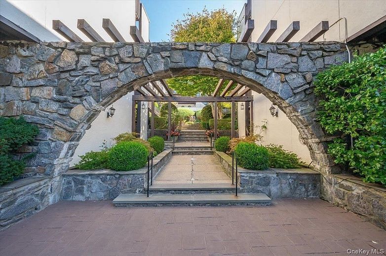 1200 Warburton Avenue #21