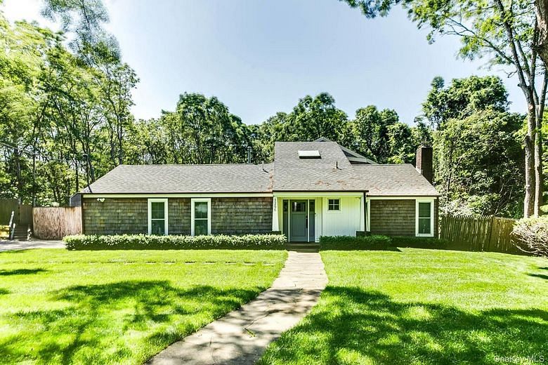 1206 Middle Line Highway