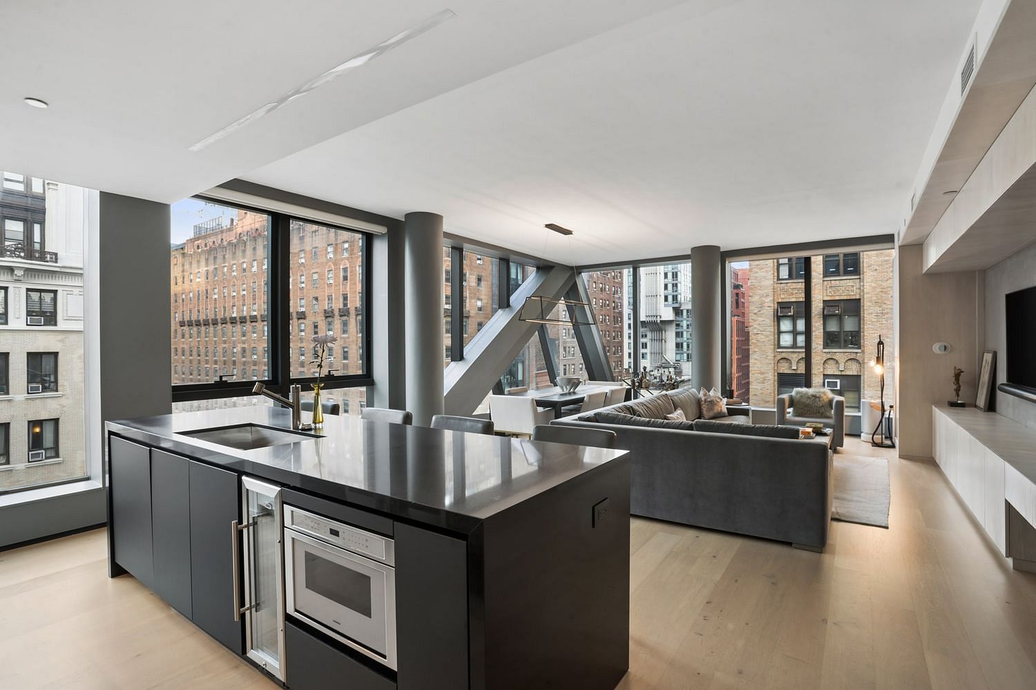 121 East 22nd Street #N1006