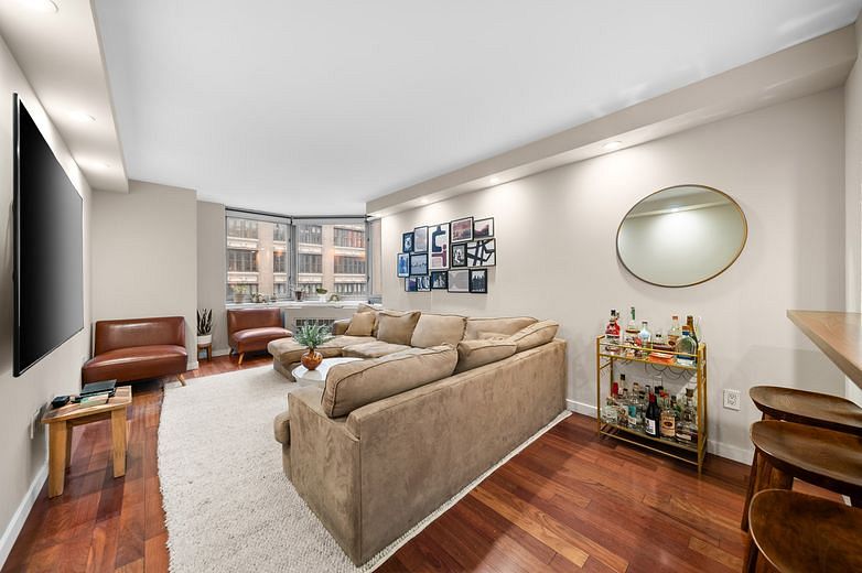 121 East 23rd Street #7D