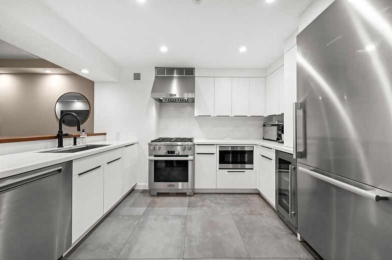 121 East 23rd Street #7D