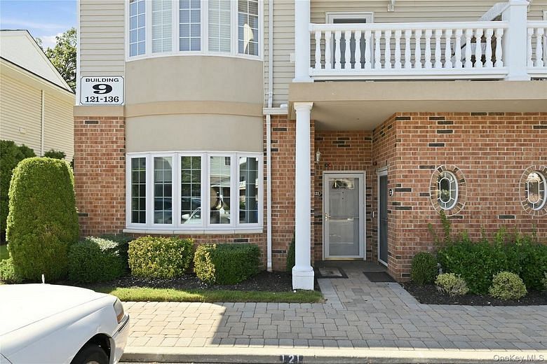 121 Francesca Way