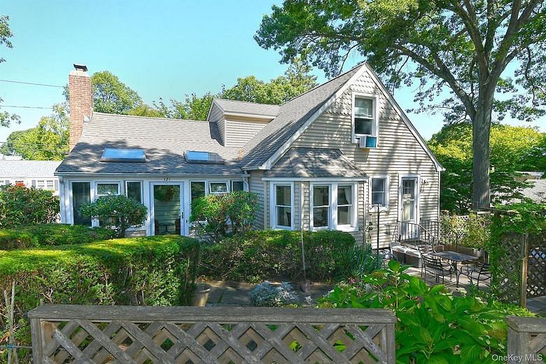 121 Van Buren Drive