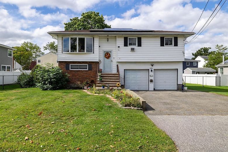 121 W Lake Drive