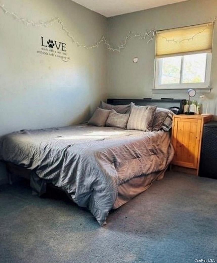 121 W Lake Drive