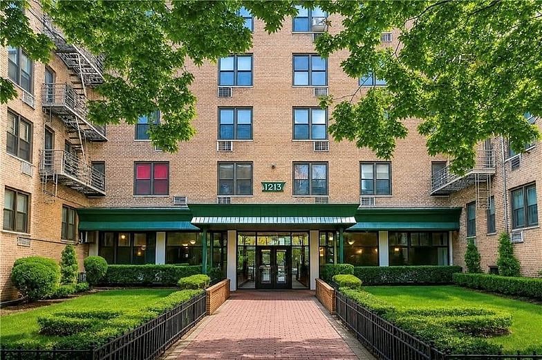 1213 Avenue Z #A24