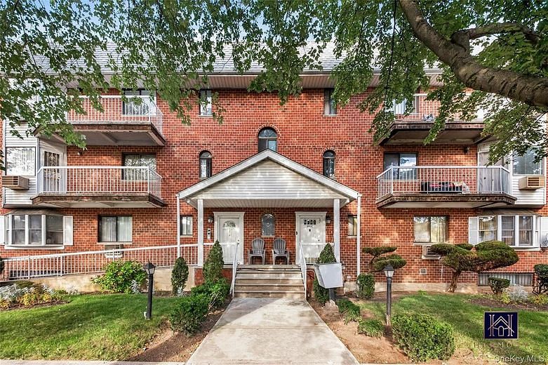 1213 E 95th Street #502B