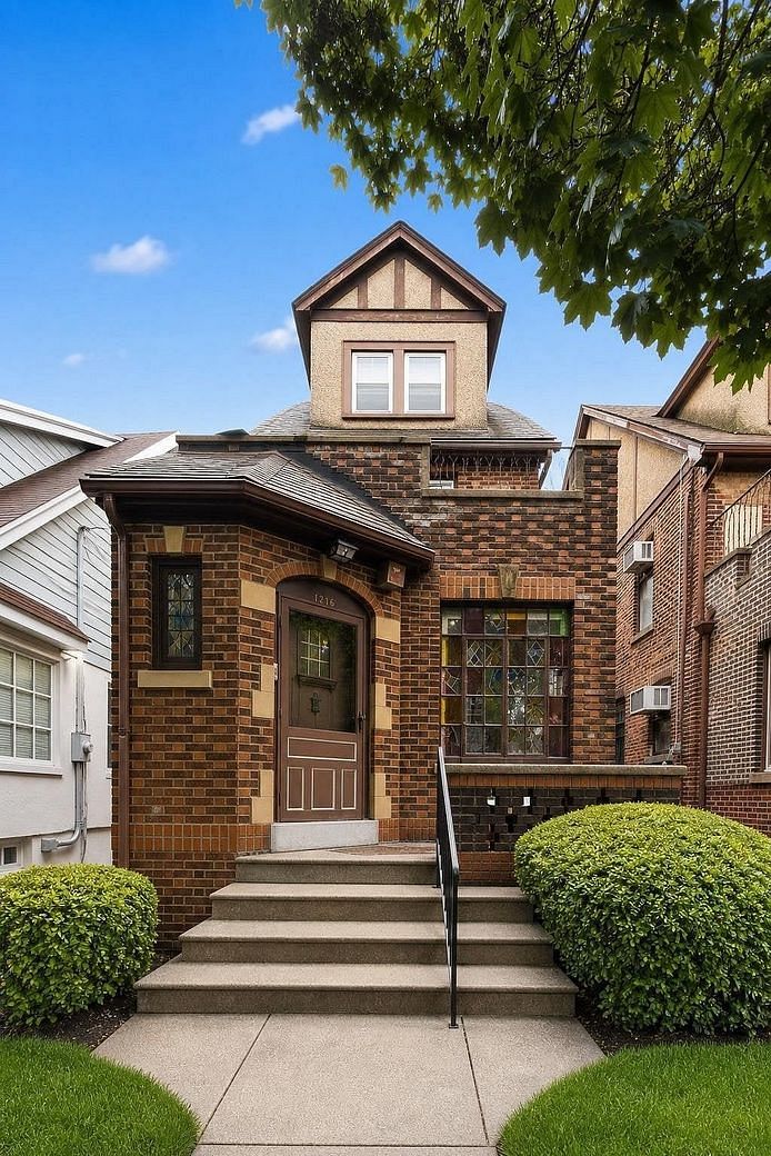 1216 East 28th Street