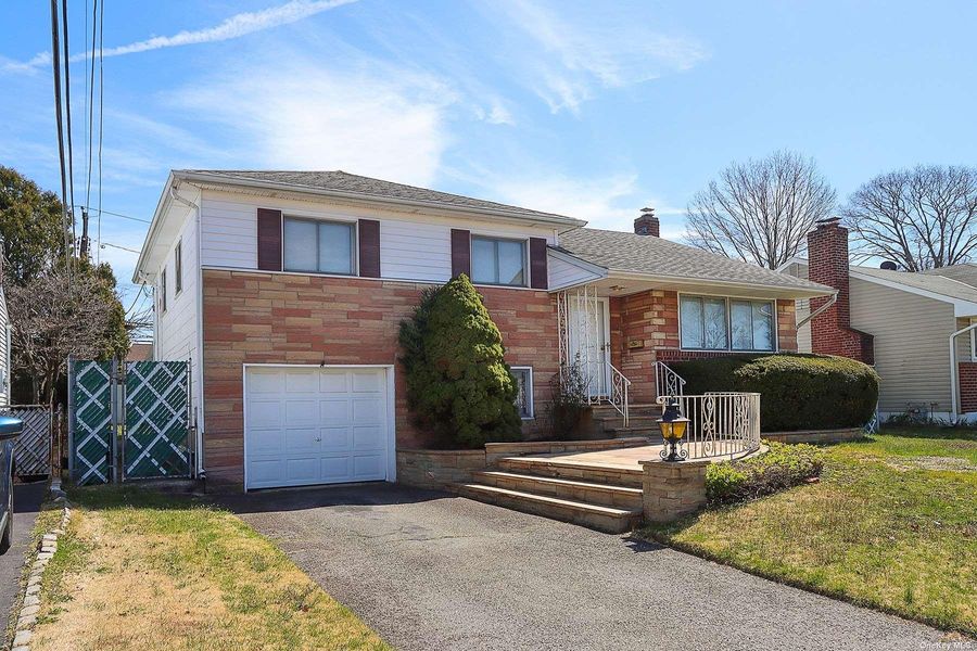 Image 1 of 32 for 122 Haverford Road in Long Island, Hicksville, NY, 11801