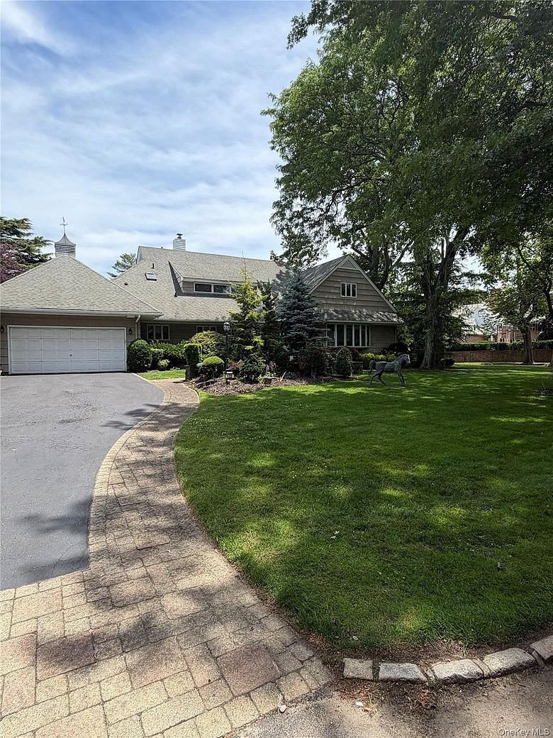 122 Woodmere Boulevard S