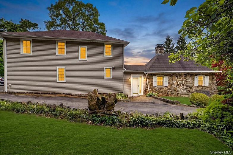 1225 Albany Post Road