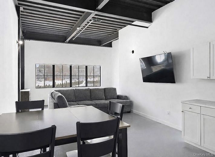 123 Sterling Avenue #4