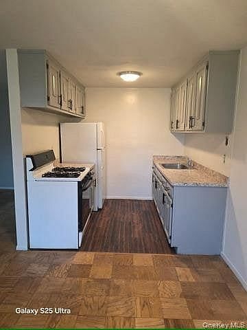 1233 Melville Rd #24