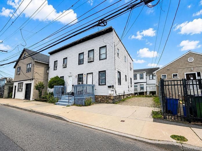 124 Center Avenue