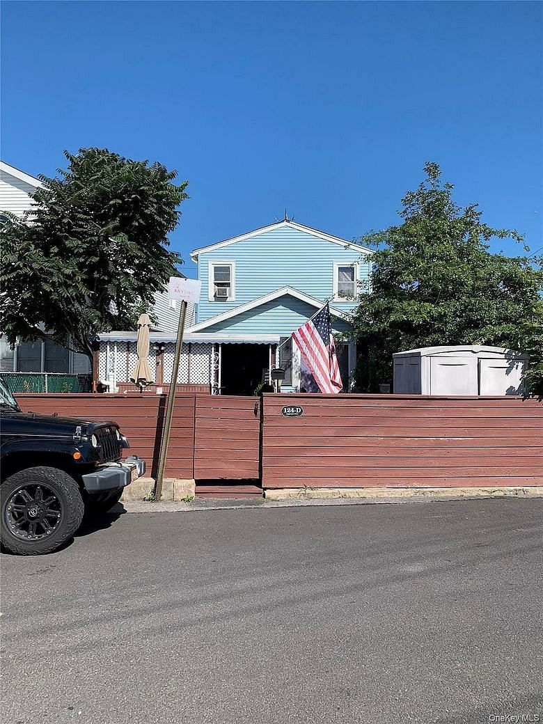 124 Edgewater Park #124 D