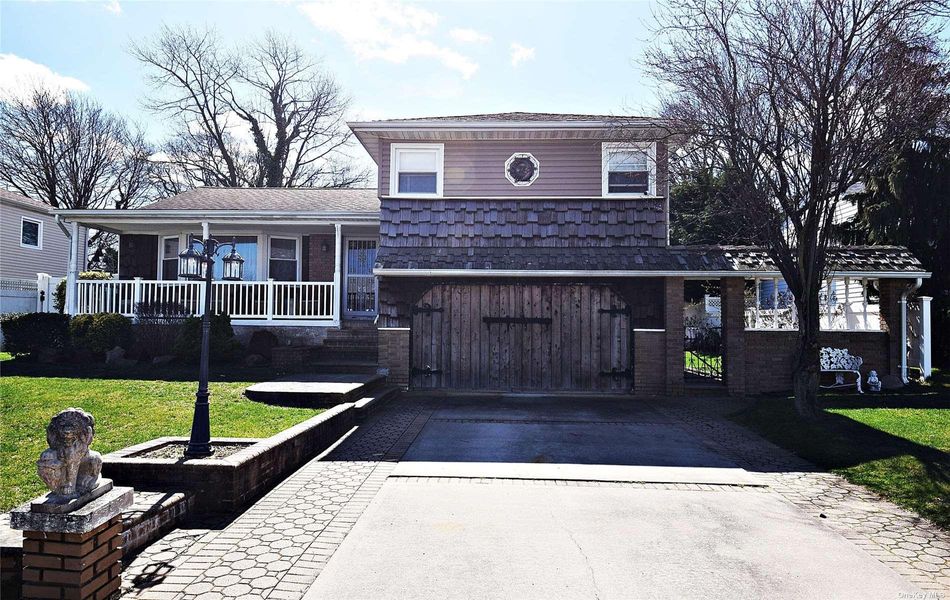 Image 1 of 15 for 124 Greenwood Drive in Long Island, Massapequa, NY, 11758