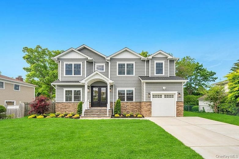 124 North Drive