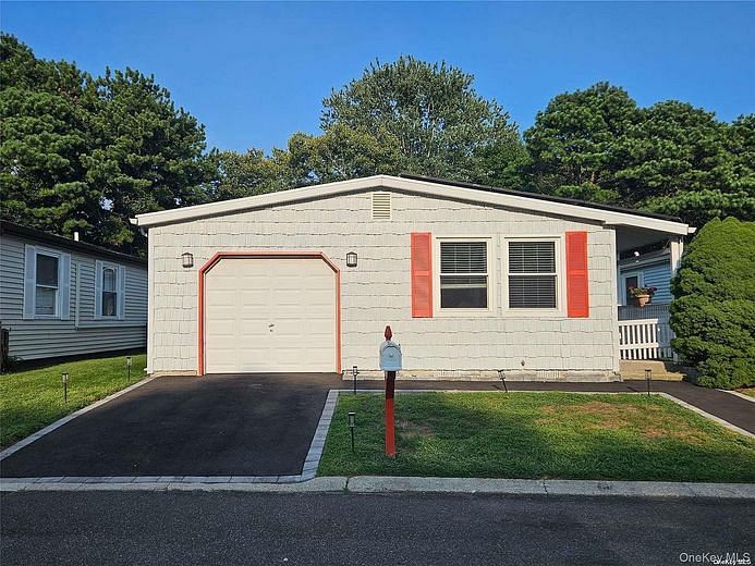 124 Village Circle W #124