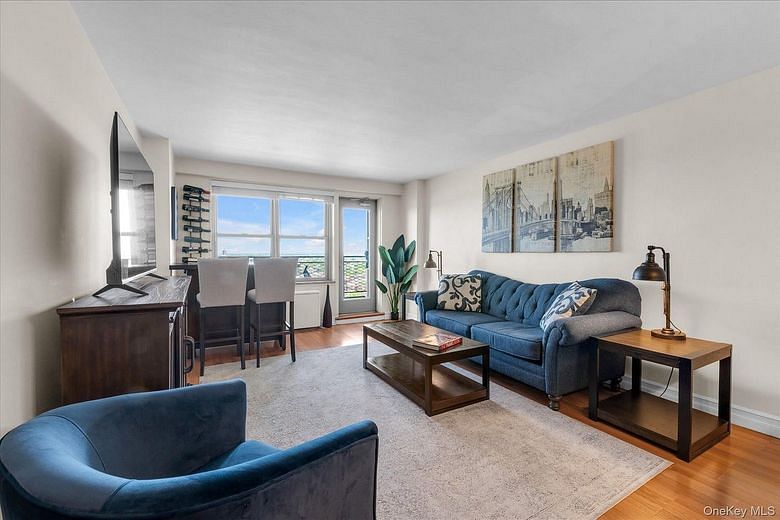 125-10 Queens Boulevard #2106