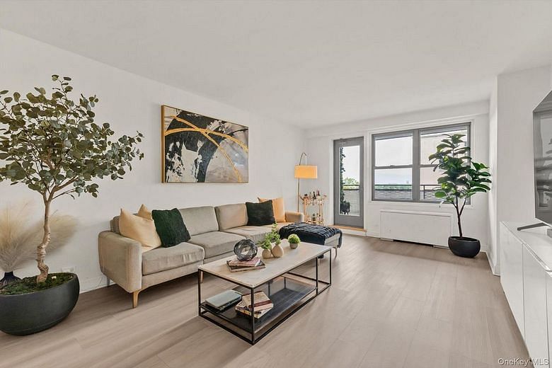 125-10 Queens Boulevard #606