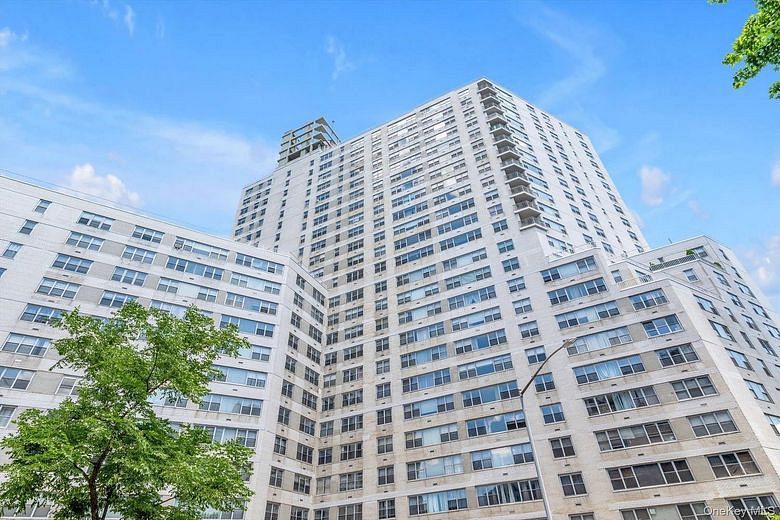 125-10 Queens Boulevard #901