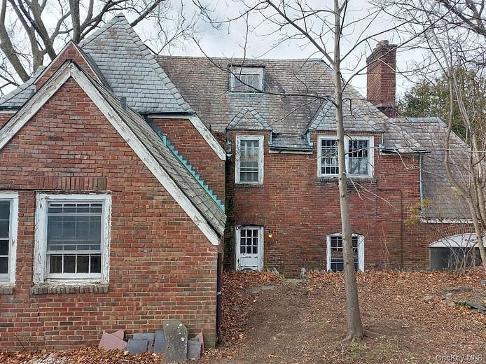 125 a/k/a 33 Cedar Lane