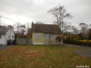 Image 1 of 30 for 125 Mill Drive in Long Island, Mastic Beach, NY, 11951
