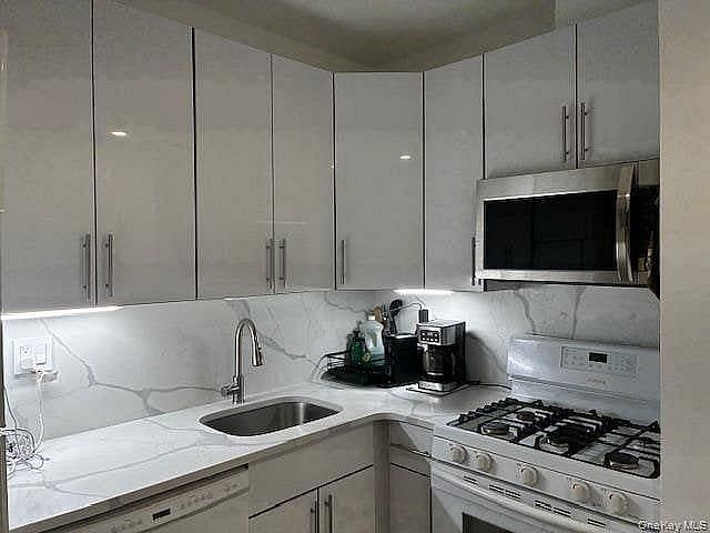 1250 North Avenue #106