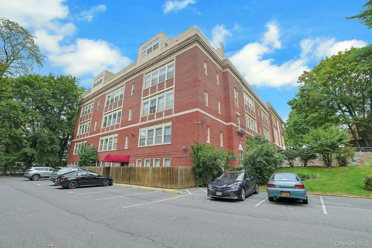 1250 North Avenue #204