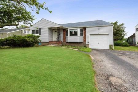 Image 1 of 21 for 16 Hall St in Long Island, West Islip, NY, 11795