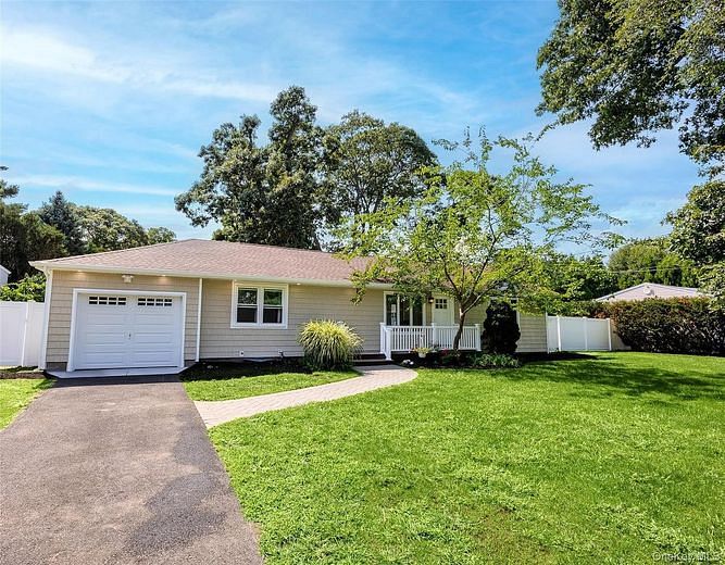 126 Holiday Boulevard