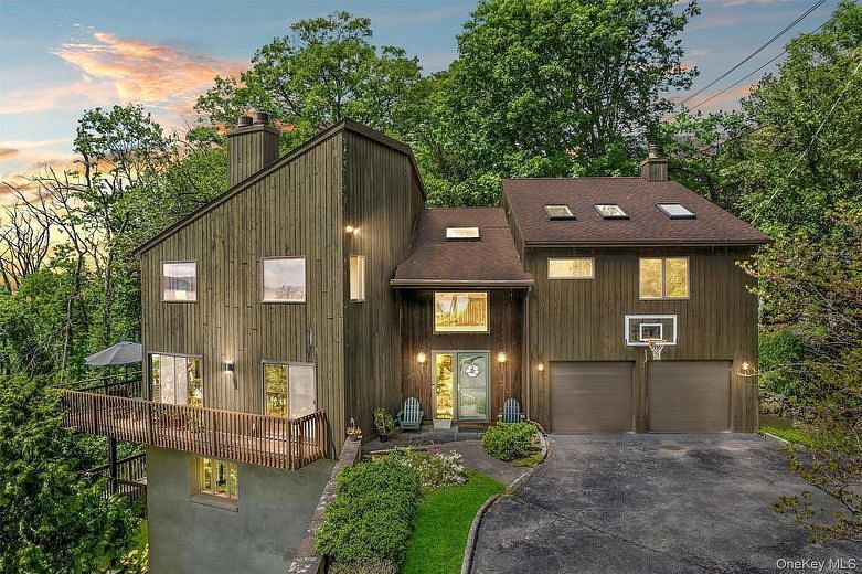 1260 Albany Post Road