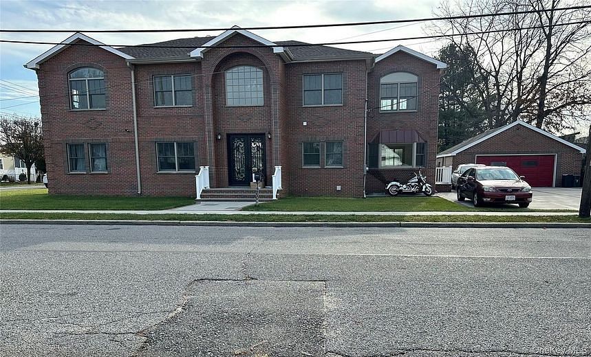 1260 Warwick St Street