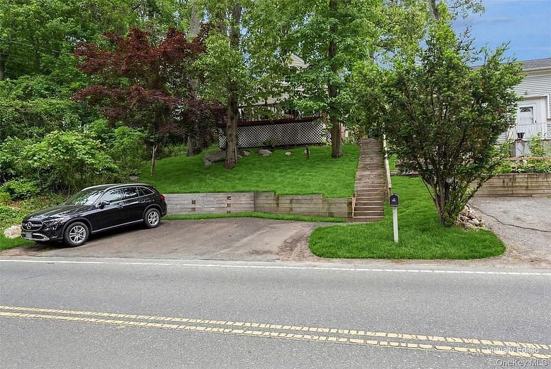 127 Hallock Landing Road