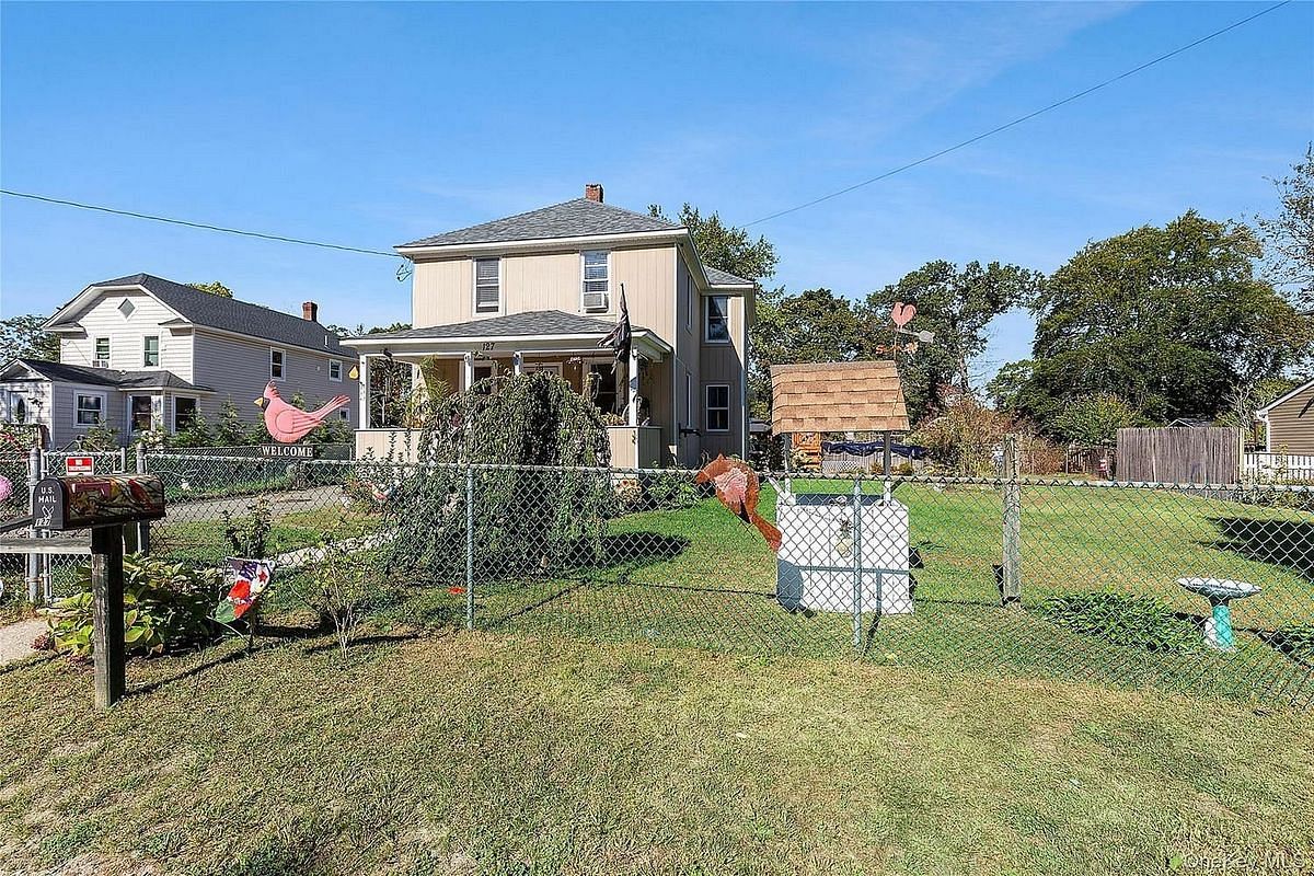 Image 1 of 17 for 127 Lake Avenue in Long Island, Southampton, NY, 11901