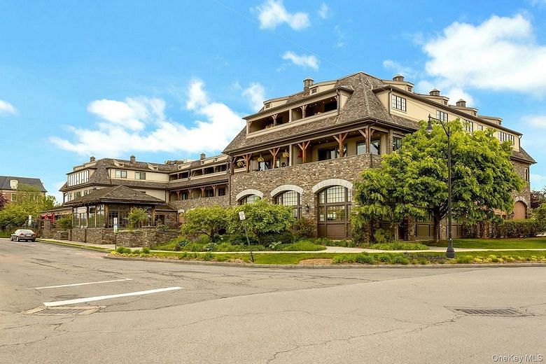 127 W Main Street #201