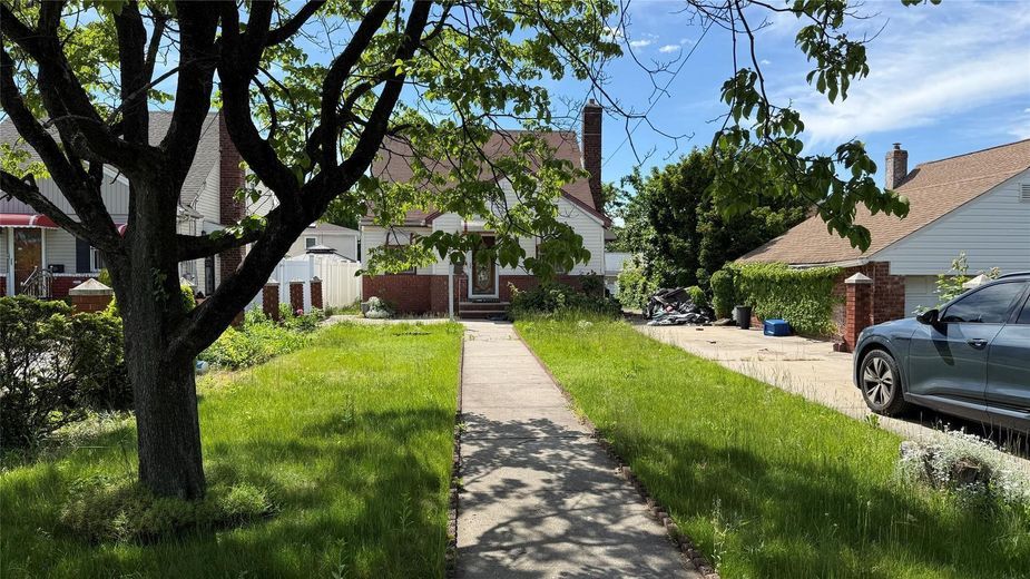 128-36 Hook Creek Boulevard